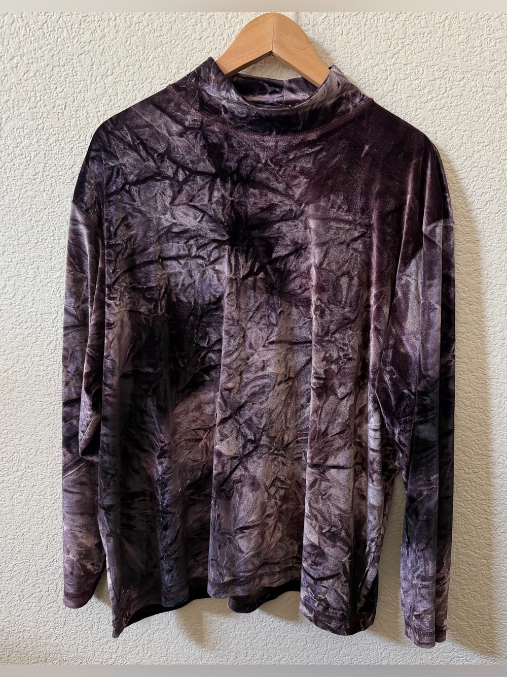 Oleg Cassini Women's 1X Purple Crushed Velvet Mock Neck Long Sleeve Whimsy  Top